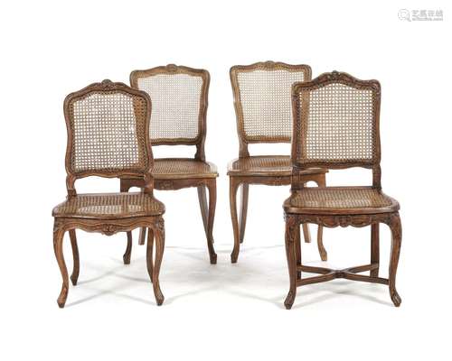 Ensemble de 4 chaises, de style et d`époque Louis XV, en boi...