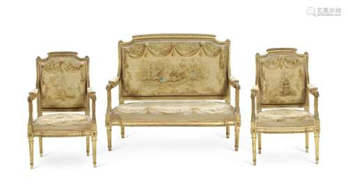 Salon d`époque Louis XVI composé d`un canapé, d`une paire de...