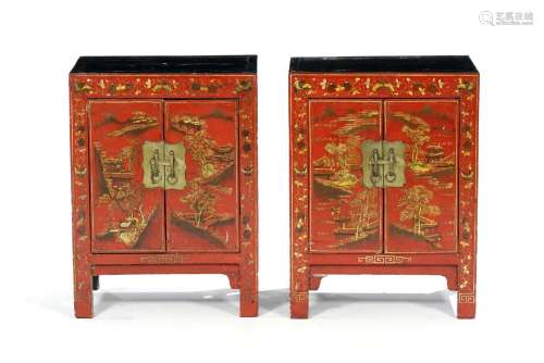 Paire de cabinets, Chine, fin du XIXe s., en bois peint de s...