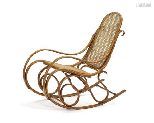 Rocking chair par la maison Thonet, début XXe s., en hêtre t...