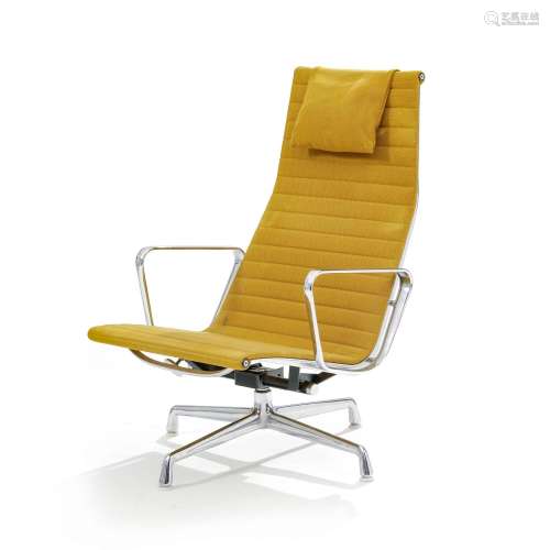 Fauteuil EA 124 par Charles (1907-1978) et Ray (1912-1989) E...