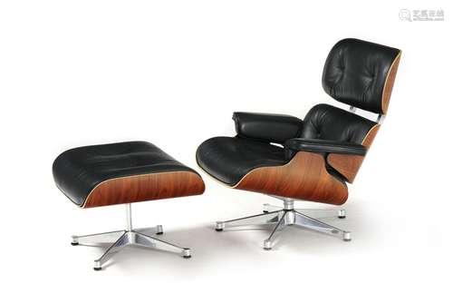 Fauteuil Lounge Chair et son ottoman par Charles (1907-1978)...