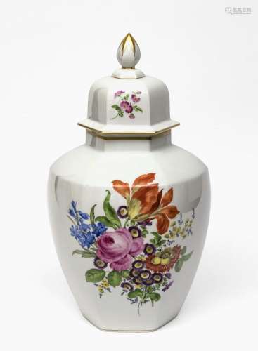 A lidded vase - Meissen