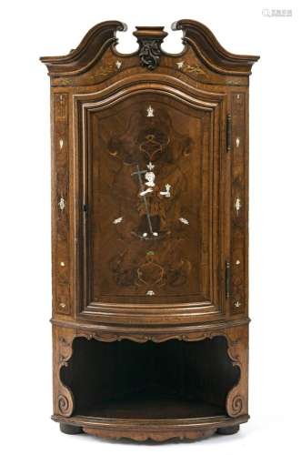 A hanging corner cupboard - Central German (Brunswick), mid-...