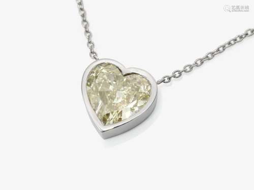 A pendant necklace with a large heart-shaped diamond - Belgi...