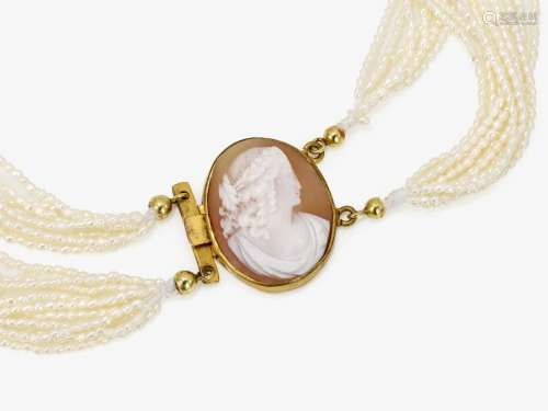 A Collier de Chien with shell cameo - Shell cameo: 2nd half ...