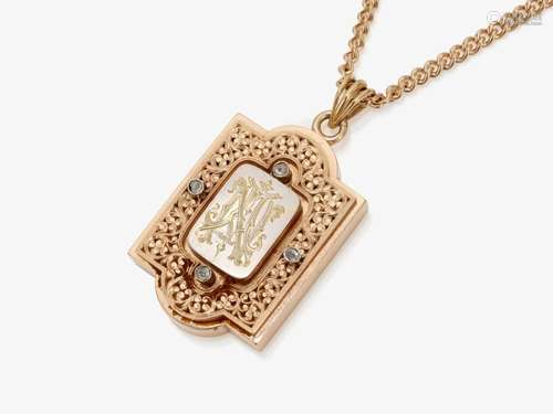 A locket with curb link chain - Locket: circa 1900