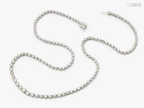 A classic graduated necklace with brilliant-cut diamonds - B...