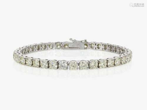 A classic tennis bracelet decorated with brilliant-cut diamo...