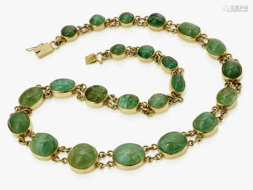 A necklace with large emerald cabochons - Munich, 1950s, jew...