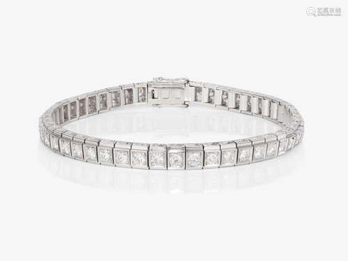 A bracelet with brilliant-cut diamonds