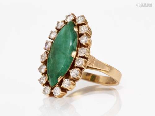 A ring with an emerald and brilliant-cut diamonds - Poland, ...