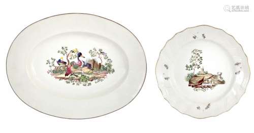 Deux plats en porcelaine polychrome de Tournai à décor d’ois...