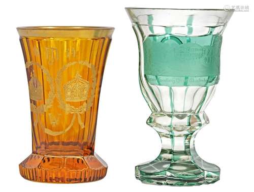 Lot de deux gobelets en cristal taillé et verre moulé