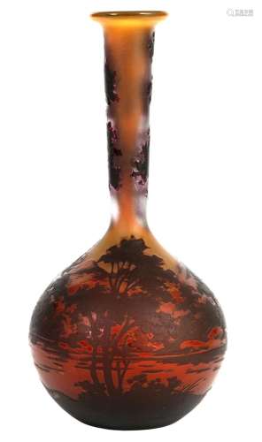Emile GALLÉ (1846-1904)//R//Vase à long col en verre dégagé ...