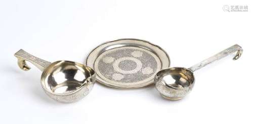 Lot consisting of two Russian silver Kovsh and a saucer - Mo...
