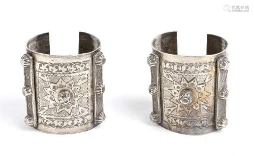 Pair of silver ethnic bracelets - Tunisia (?) early 20th cen...
