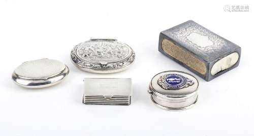 Lot consisting of four small boxes and a silver matchbox - l...