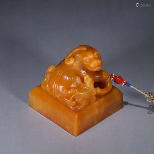 A tianhuang Shoushan soapstone lion seal