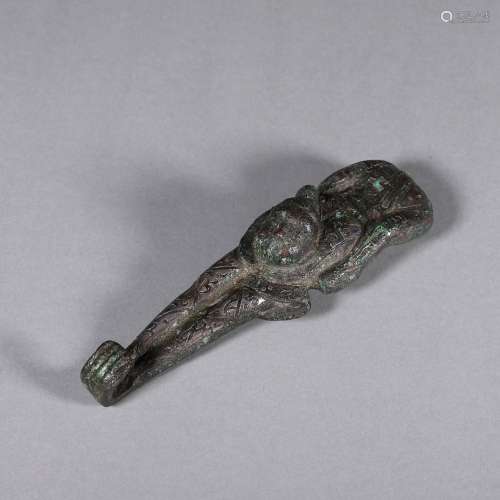 A face patterned silver-inlaid bronze hook