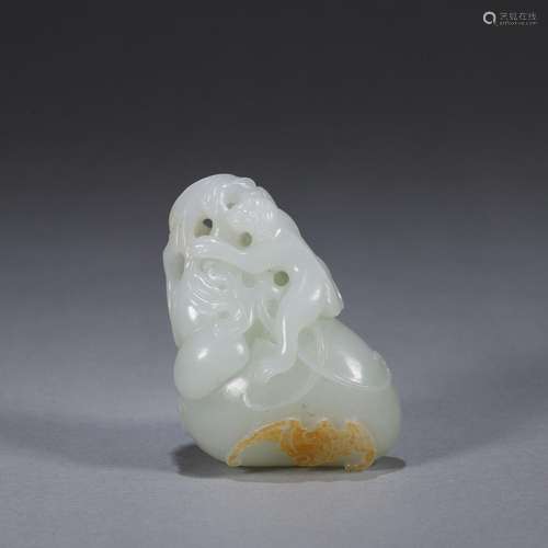 A monkey patterned jade ornament