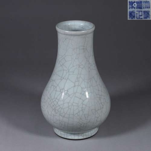 A Ge kiln glaze porcelain vase