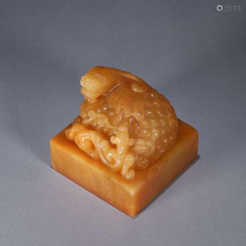 A tianhuang Shoushan soapstone lion seal