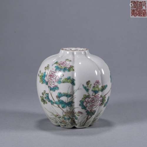 A famille rose peony porcelain water pot