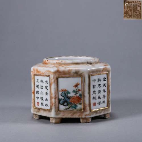 A flower patterned glaze porcelain octagonal water pot