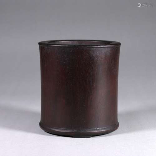 A wood brush pot