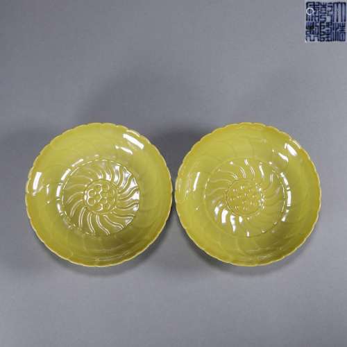 A pair of yellow glaze porcelain lotus plates