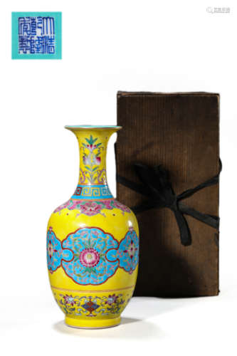 Wucai yellow ground flower vase, qianlong mark 