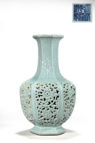 Celadon glaze exterior relieved blue and white interior pain...