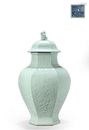 Celadon glaze hexagonal jar, mythical-beast finial cover, qi...