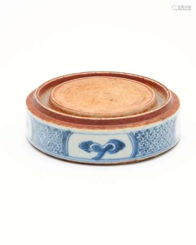A blue and white ink stone Yongzheng six-character mark, Qin...