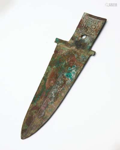 A bronze dagger-axe Shang dynasty (c. 1600 BCE to c. 1045 BC...