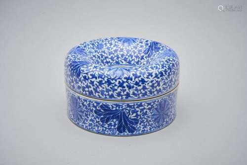 A blue-and-white 'lotus' circular box Guangxu six-ch...