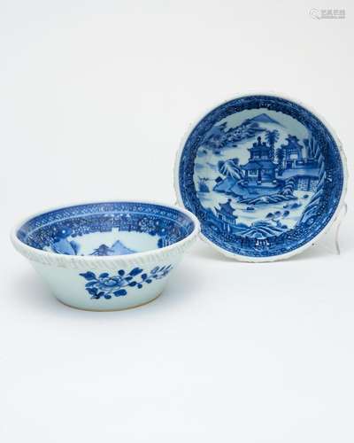 A pair of export blue-and-white bowls 18th century (2)