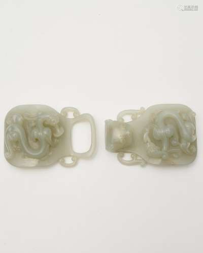 A pale celadon jade 'chi'-dragon belt buckle Qing dy...