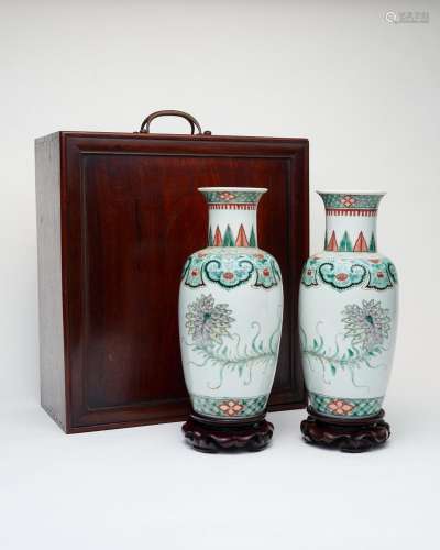 A pair of famille-rose vases Late Qing to Republican Period ...