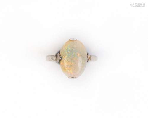 A lady's opal ring,