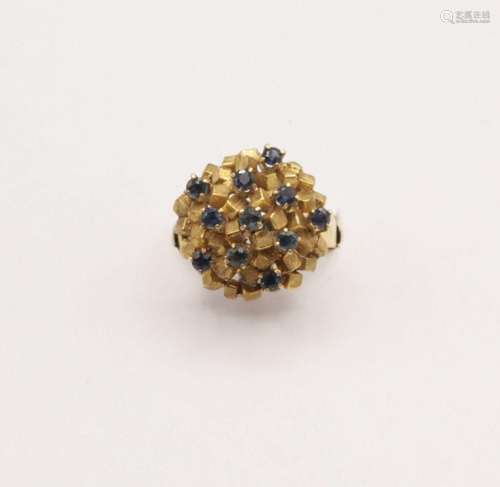 A lady's yellow gold 14kt ring