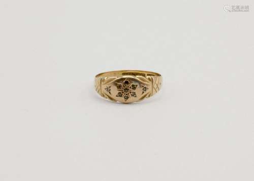 A Victorian lady's 15kt yellow gold ring