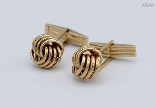 A pair of 14kt yellow gold cufflinks