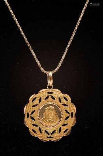 An 18kt yellow gold pendant depicting the Madonna,