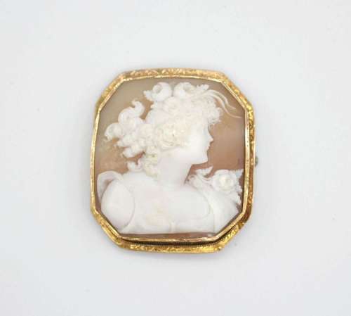 A Victorian cameo brooch pendant, 1.77 x 1.57 in. (4.50 x 3....