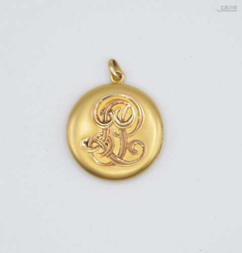 A vintage 14kt yellow gold memorial locket, 1.18 in. (3 cm.)