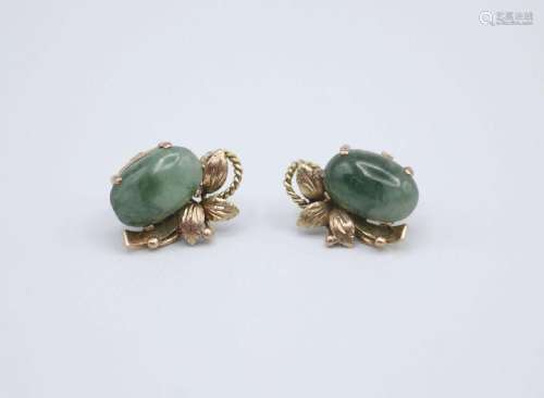 Pair of jadeite earrings in 10kt yellow gold