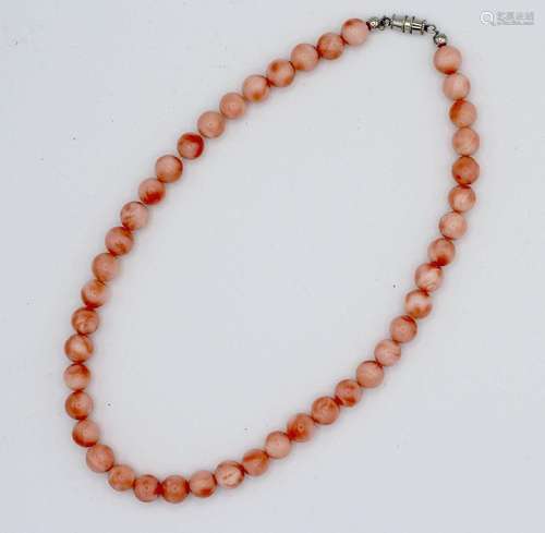 A pink coral beaded necklace, 6 1/2 in. (16.51 cm.)