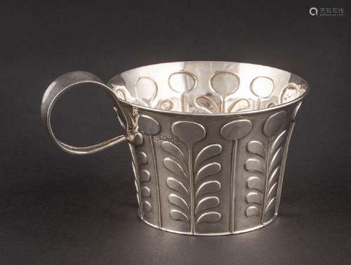 A sterling silver mug, George Nathan and Ridley Hayes, Chest...